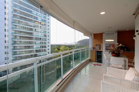 Apartamento para alugar com 127m², 3 quartos e 2 vagas Apartamento para alugar com 127m², 3 quartos e 2 vagasVaranda