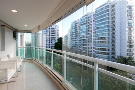 Apartamento para alugar com 127m², 3 quartos e 2 vagas Apartamento para alugar com 127m², 3 quartos e 2 vagasVaranda