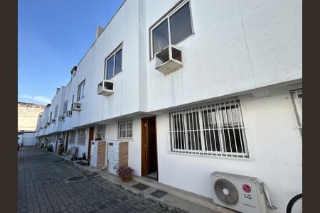 Casa à venda com 120m², 2 quartos e 1 vagaFachada