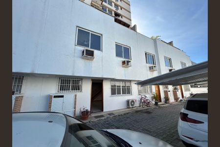 Casa à venda com 120m², 2 quartos e 1 vagaFachada