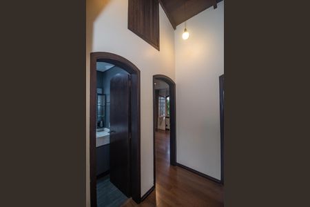 Casa à venda com 300m², 4 quartos e 5 vagasCorredor