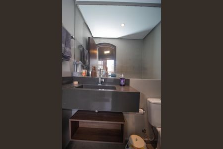 Casa à venda com 300m², 4 quartos e 5 vagasBanheiro 1