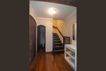 Casa à venda com 300m², 4 quartos e 5 vagasSala