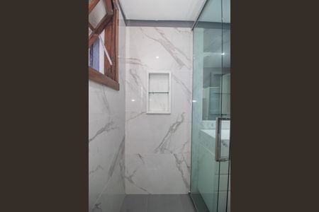 Casa à venda com 300m², 4 quartos e 5 vagasBanheiro da Suíte 2