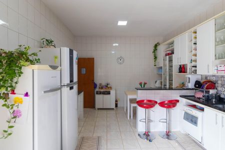 Casa à venda com 240m², 4 quartos e 2 vagas Casa à venda com 240m², 4 quartos e 2 vagasCozinha