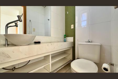 Apartamento à venda com 169m², 3 quartos e 3 vagas Apartamento à venda com 169m², 3 quartos e 3 vagasBanheiro 2