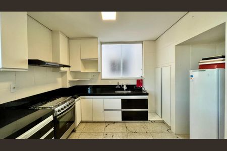 Apartamento à venda com 169m², 3 quartos e 3 vagas Apartamento à venda com 169m², 3 quartos e 3 vagasCozinha