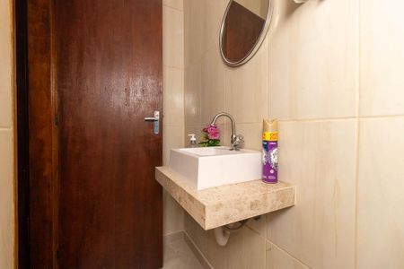 Casa à venda com 349m², 3 quartos e 3 vagas Casa à venda com 349m², 3 quartos e 3 vagasBanheiro da Garagem