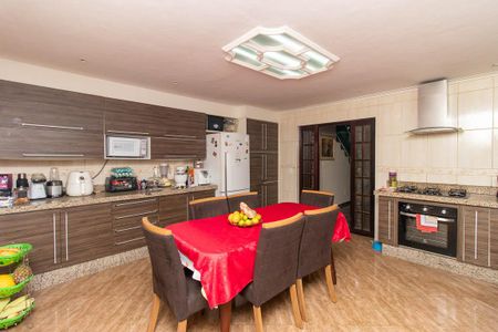 Casa à venda com 349m², 3 quartos e 3 vagas Casa à venda com 349m², 3 quartos e 3 vagasCozinha