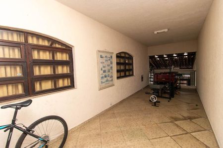 Casa à venda com 349m², 3 quartos e 3 vagas Casa à venda com 349m², 3 quartos e 3 vagasÁrea externa