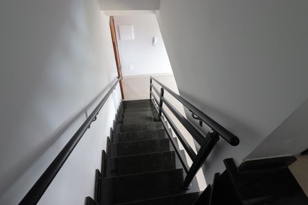 Apartamento à venda com 94m², 2 quartos e 2 vagasEscada