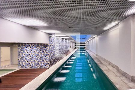 Apartamento à venda com 278m², 3 quartos e 4 vagas Apartamento à venda com 278m², 3 quartos e 4 vagasÁrea comum - Piscina