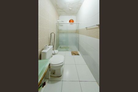 Casa à venda com 214m², 4 quartos e 2 vagasBanheiro