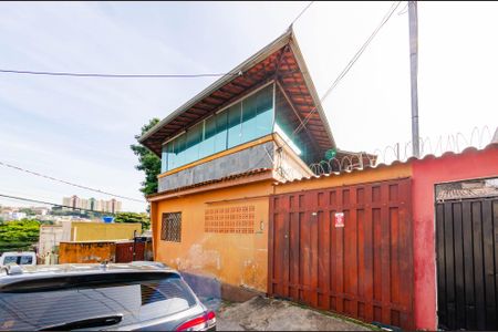 Casa à venda com 214m², 4 quartos e 2 vagasFachada