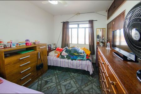 Casa à venda com 214m², 4 quartos e 2 vagasQuarto 1