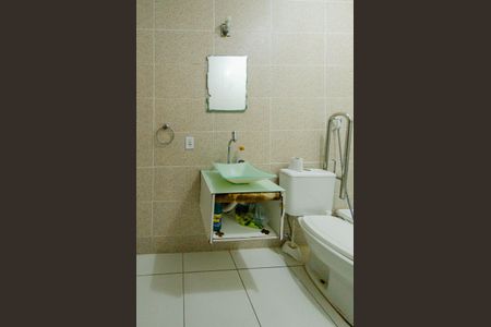 Casa à venda com 214m², 4 quartos e 2 vagasBanheiro