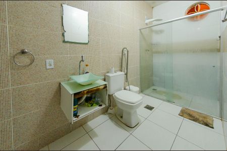 Casa à venda com 214m², 4 quartos e 2 vagasBanheiro