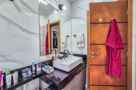 Casa à venda com 289m², 4 quartos e 5 vagas Casa à venda com 289m², 4 quartos e 5 vagasBanheiro da Suíte 4