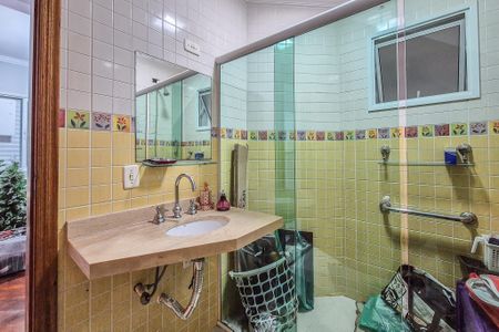 Casa à venda com 289m², 4 quartos e 5 vagas Casa à venda com 289m², 4 quartos e 5 vagasBanheiro de serviço