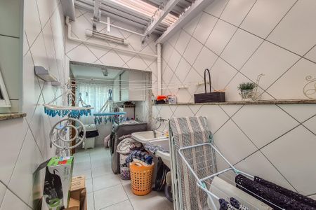 Casa à venda com 289m², 4 quartos e 5 vagas Casa à venda com 289m², 4 quartos e 5 vagasÁrea de Serviço