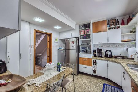 Casa à venda com 289m², 4 quartos e 5 vagas Casa à venda com 289m², 4 quartos e 5 vagasCozinha