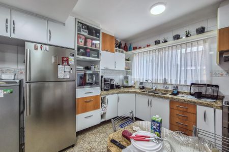 Casa à venda com 289m², 4 quartos e 5 vagas Casa à venda com 289m², 4 quartos e 5 vagasCozinha