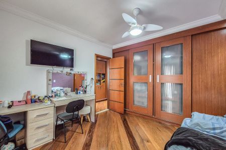 Casa à venda com 289m², 4 quartos e 5 vagas Casa à venda com 289m², 4 quartos e 5 vagasQuarto 3 - Suíte