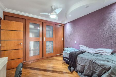 Casa à venda com 289m², 4 quartos e 5 vagas Casa à venda com 289m², 4 quartos e 5 vagasQuarto 3 - Suíte