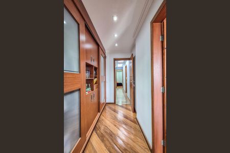 Casa à venda com 289m², 4 quartos e 5 vagas Casa à venda com 289m², 4 quartos e 5 vagasQuarto 3 - Suíte