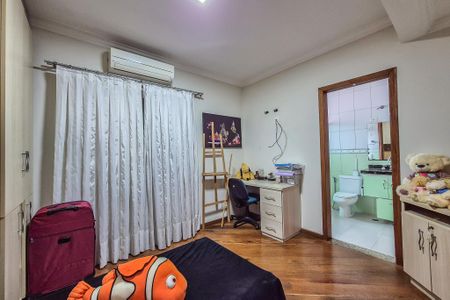 Casa à venda com 289m², 4 quartos e 5 vagas Casa à venda com 289m², 4 quartos e 5 vagasQuarto Suíte