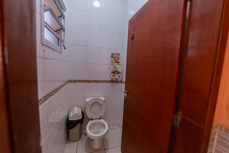 Casa à venda com 350m², 4 quartos e 6 vagasBanheiro de Serviço