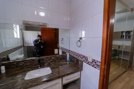 Casa à venda com 350m², 4 quartos e 6 vagasBanheiro Suíte 3