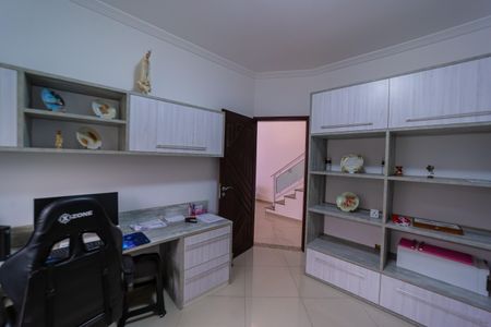 Casa à venda com 350m², 4 quartos e 6 vagasEscritório