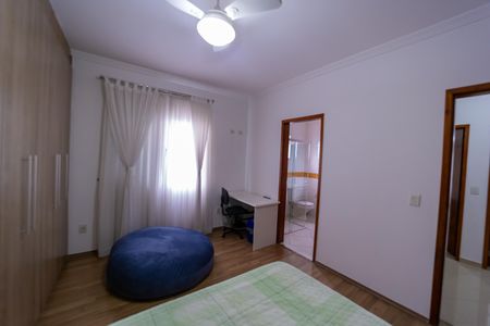 Casa à venda com 350m², 4 quartos e 6 vagasSuíte 2