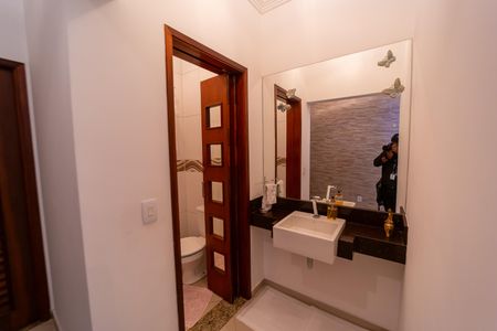 Casa à venda com 350m², 4 quartos e 6 vagasLavabo
