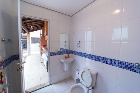 Casa à venda com 350m², 4 quartos e 6 vagasBanheiro de Serviço 2