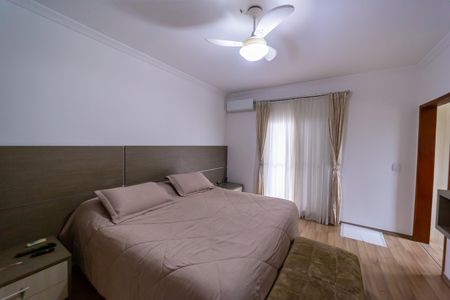 Casa à venda com 350m², 4 quartos e 6 vagasSuíte 1 