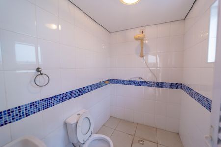 Casa à venda com 350m², 4 quartos e 6 vagasBanheiro de Serviço 2