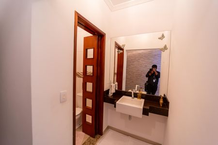 Casa à venda com 350m², 4 quartos e 6 vagasLavabo