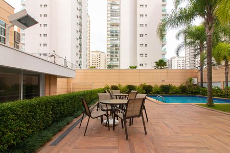 Apartamento à venda com 275m², 4 quartos e 4 vagasÁrea comum - Piscina
