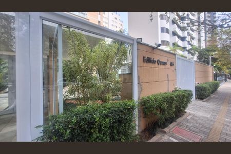 Apartamento à venda com 275m², 4 quartos e 4 vagasFachada e portaria