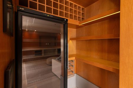 Apartamento à venda com 275m², 4 quartos e 4 vagasAdega