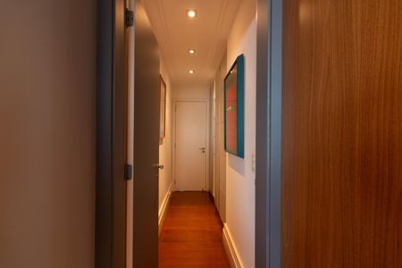 Apartamento à venda com 275m², 4 quartos e 4 vagasCorredor de Serviço