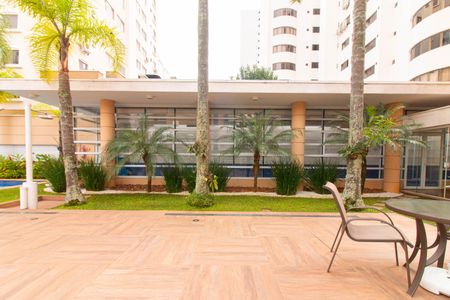 Apartamento à venda com 275m², 4 quartos e 4 vagasÁrea comum - Piscina coberta