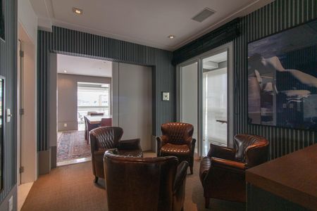 Apartamento à venda com 275m², 4 quartos e 4 vagasSala de reuniões