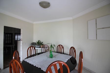 Casa à venda com 362m², 3 quartos e 3 vagasSala