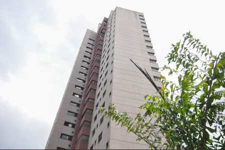 Apartamento à venda com 228m², 4 quartos e 4 vagas Apartamento à venda com 228m², 4 quartos e 4 vagasFachada