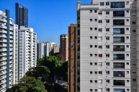 Apartamento à venda com 228m², 4 quartos e 4 vagasVista da Suíte 3