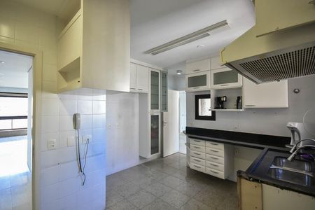 Apartamento à venda com 228m², 4 quartos e 4 vagasCozinha
