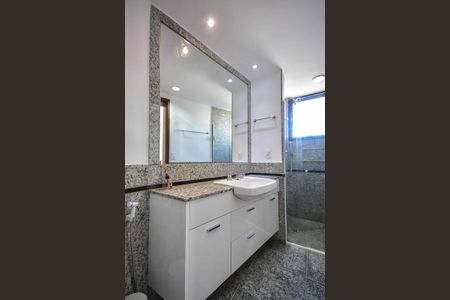 Apartamento à venda com 228m², 4 quartos e 4 vagasBanheiro da Suíte 3